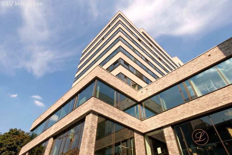 Zentrale Bürofläche mit tollem Blick über Frankfurt