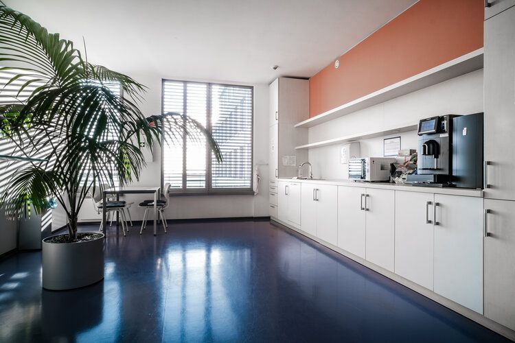 Modernes Bürogebäude im Helfmann Park Eschborn