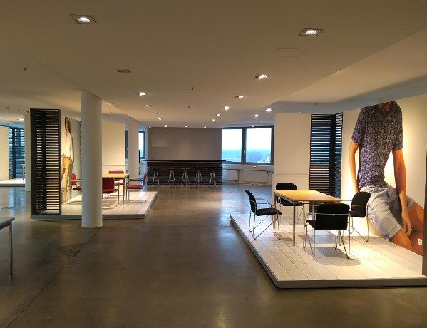 Moderne Büro- und Showroomflächen - Flexible Nutzungsmöglichkeiten und kurze Laufzeit
