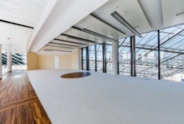 Modernes Büroensemble in Mainnähe