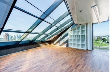 Modernes Büroensemble in Mainnähe