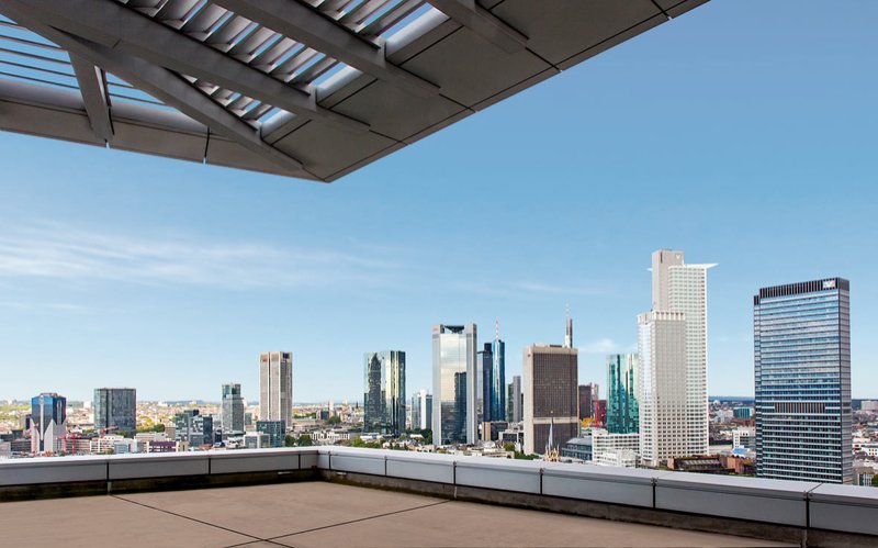 Modernes Bürohochhaus direkt an der Messe
