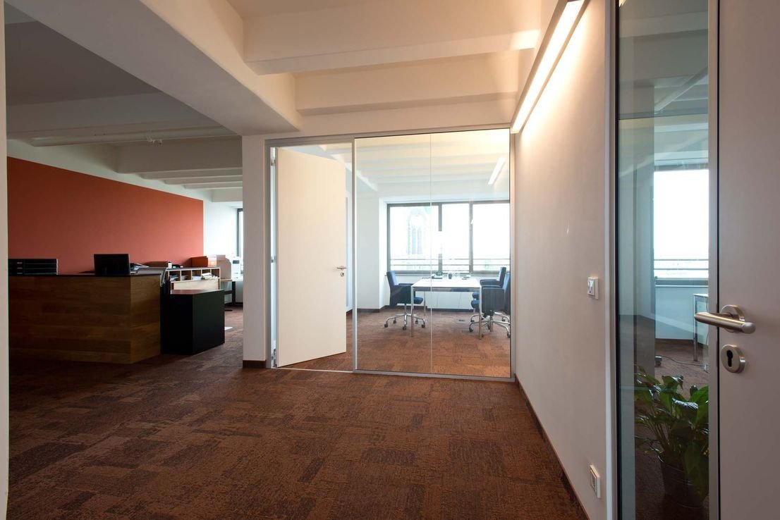 Zentrale Bürofläche mit tollem Blick über Frankfurt