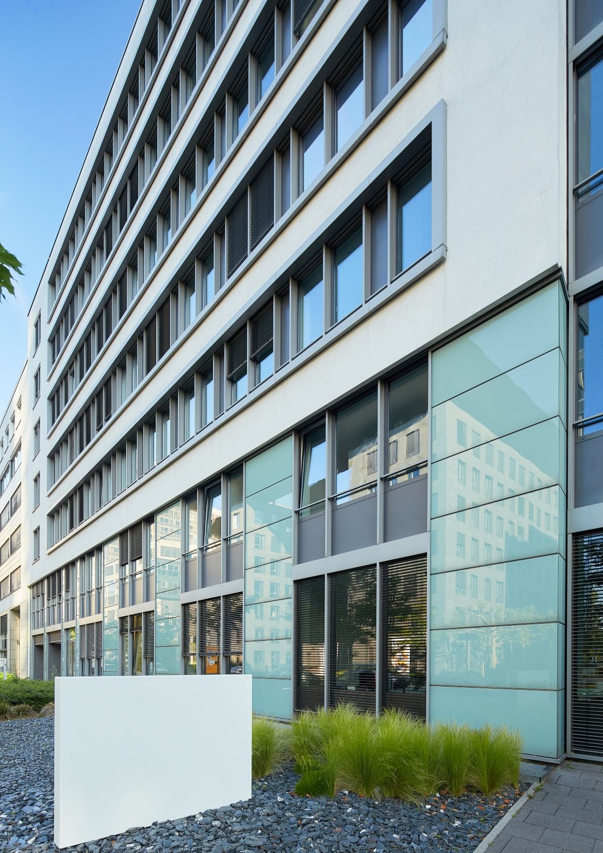 Modernisiertes Bürogebäude in der City West