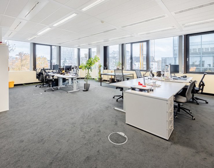 Modernes Bürogebäude mit ansprechender Glasfassade in Top Lage