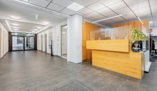 Modernes Bürogebäude mit ansprechender Glasfassade in Top Lage