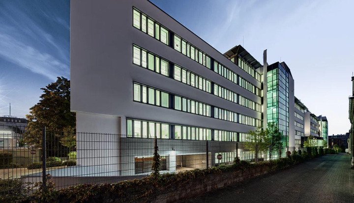 Modernes Bürogebäude in verkehrsgünstigem Umfeld