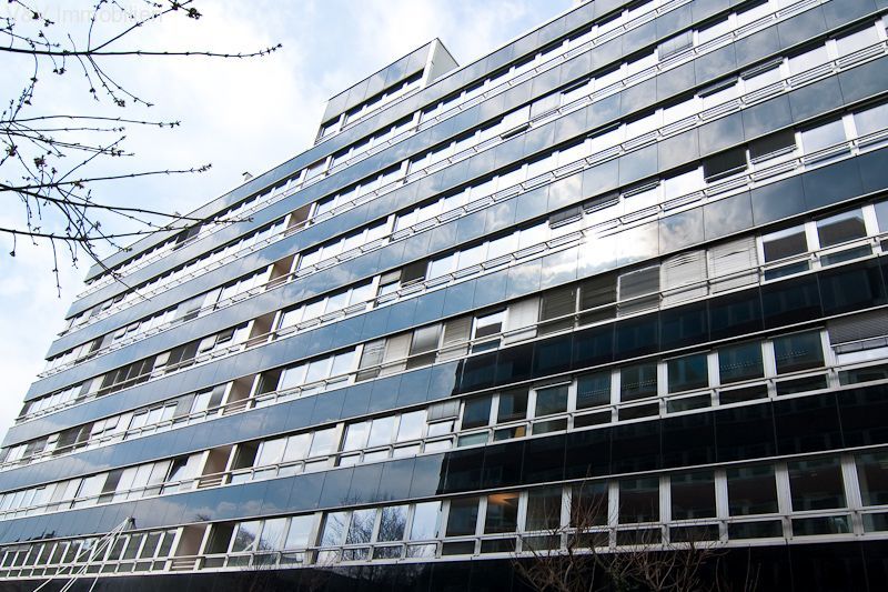 Moderne Büroflächen mit Skylineblick