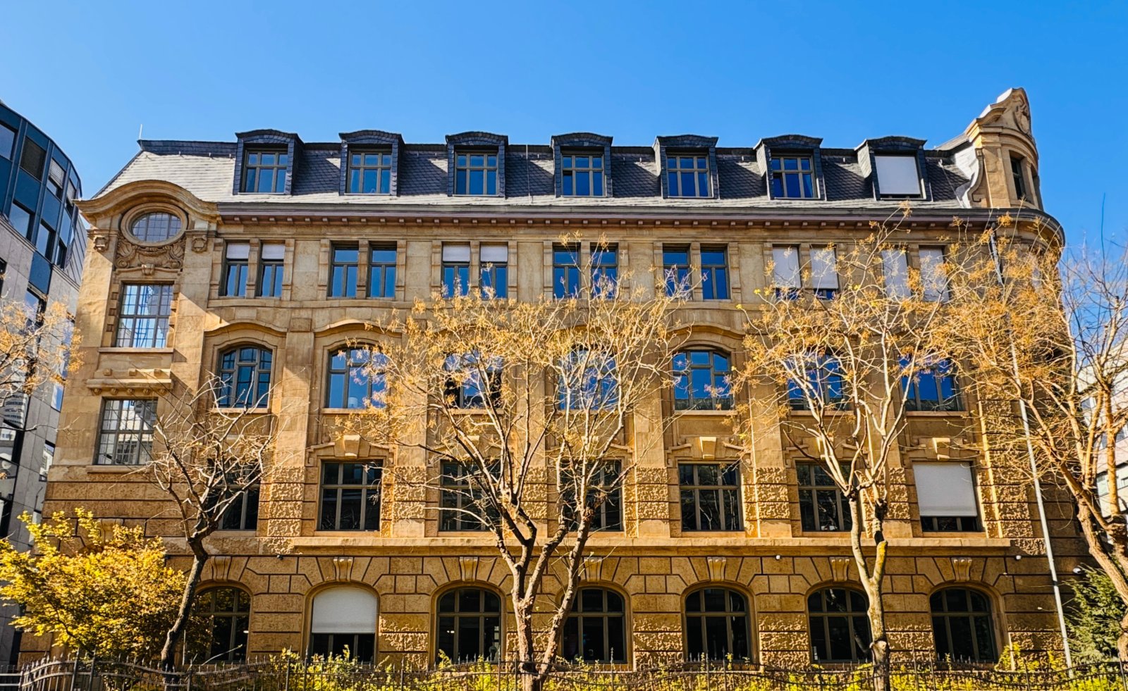 Modernes Büroloft im repräsentativen Altbau