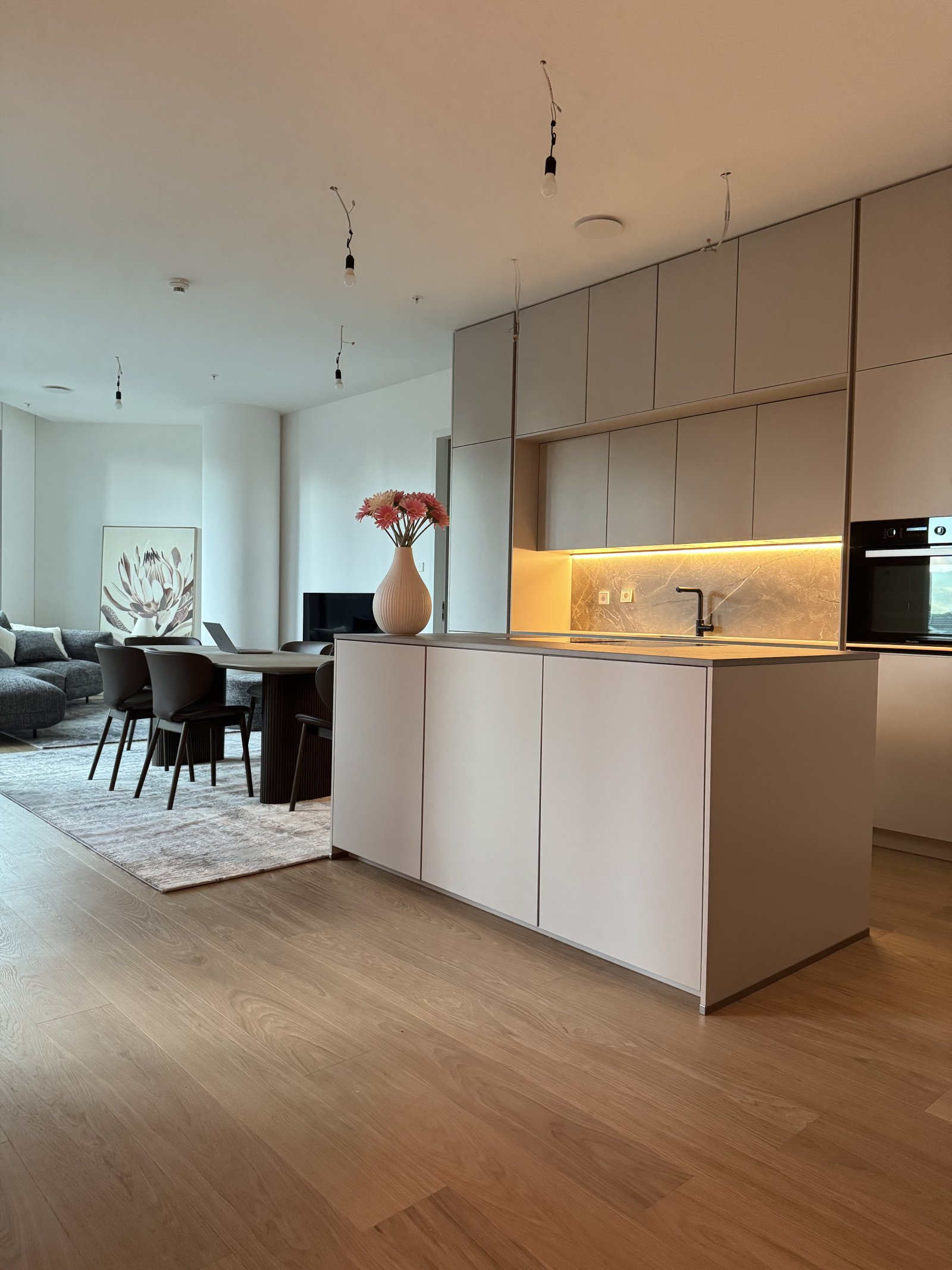 Luxuriöse, vollmöblierte 3-Zimmer-Wohnung mit 102 m² Wohnfläche zu verkaufen