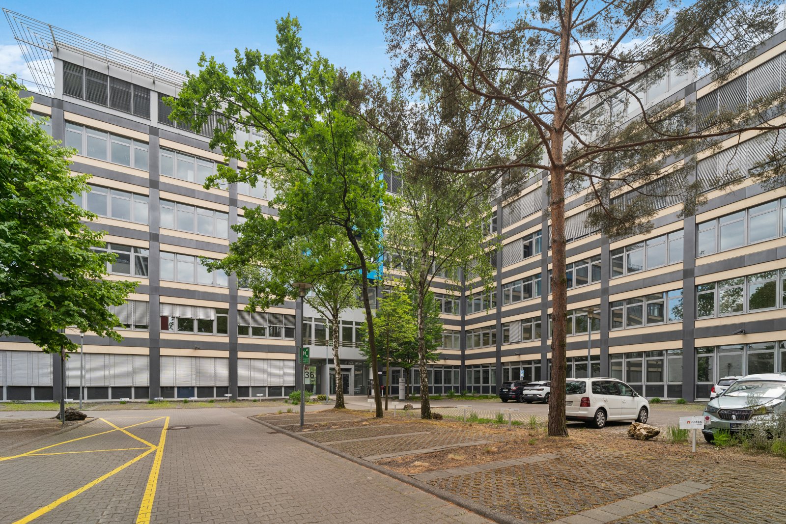 Effiziente Büroflächen in modernem Bürogebäude
