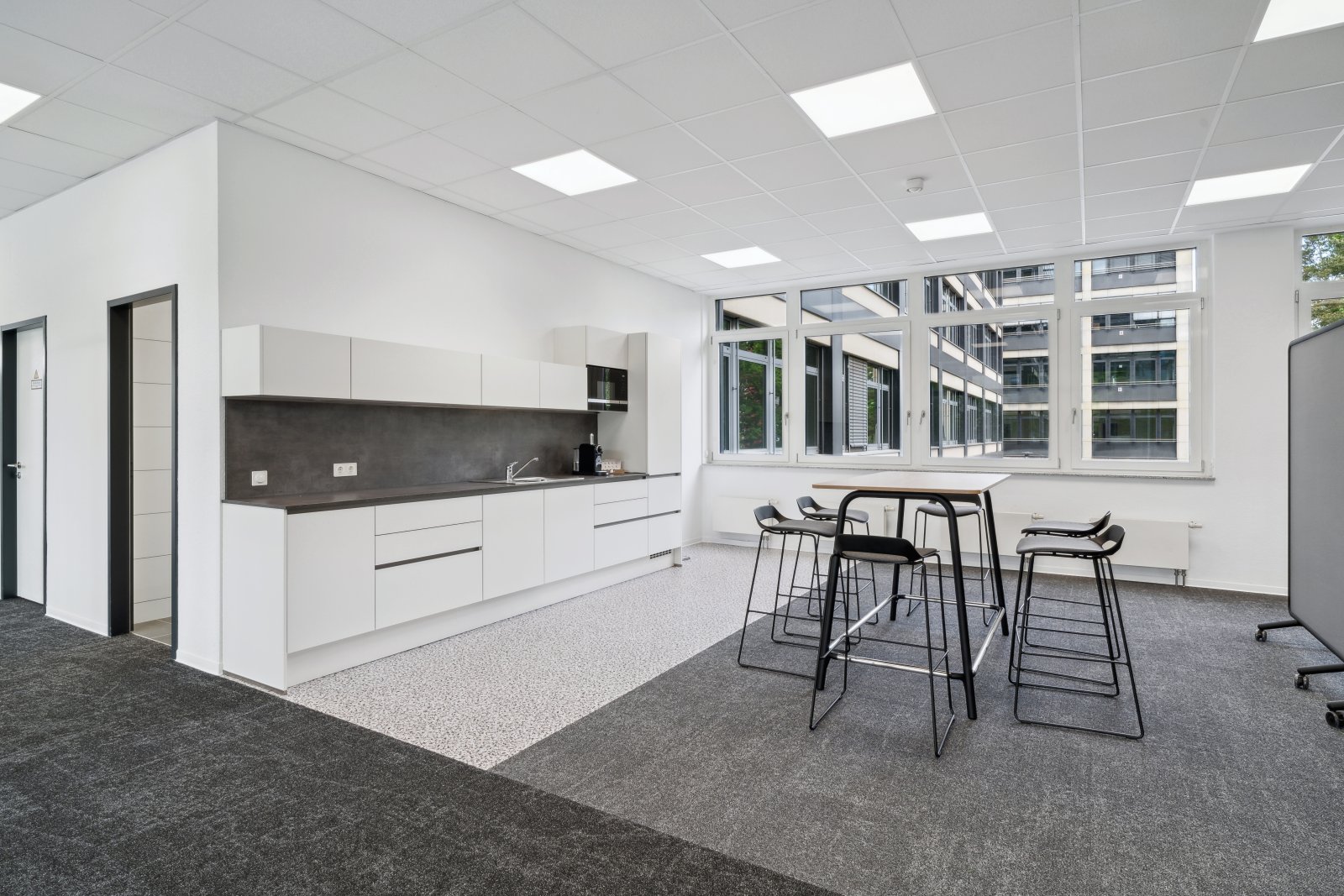 Effiziente Büroflächen in modernem Bürogebäude