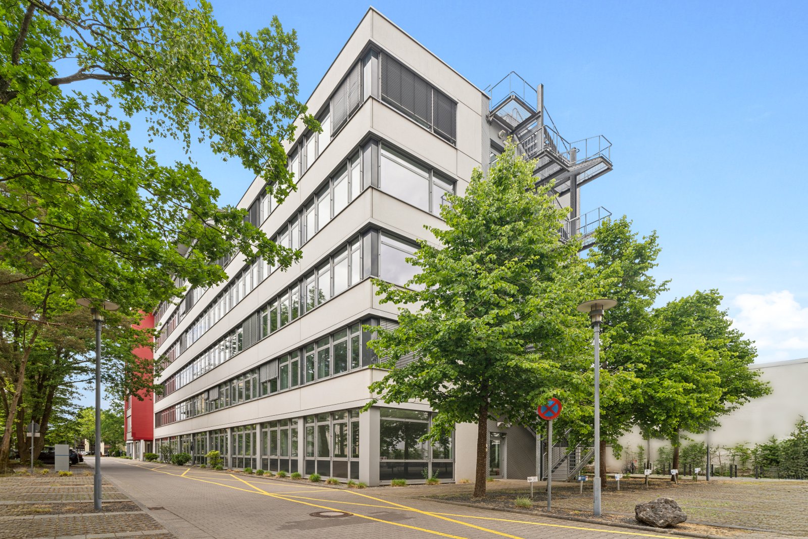Effiziente Büroflächen in modernem Bürogebäude