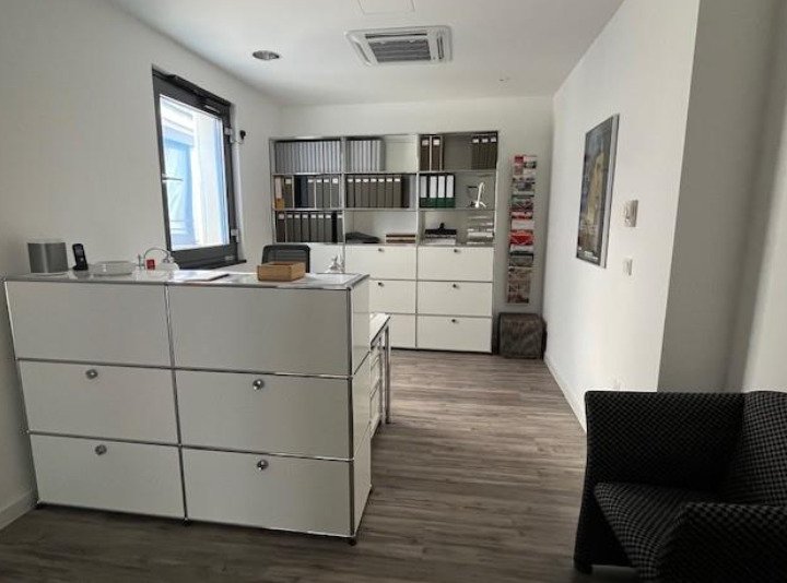 Kompakte Bürofläche mit Balkon in direkter Citylage
