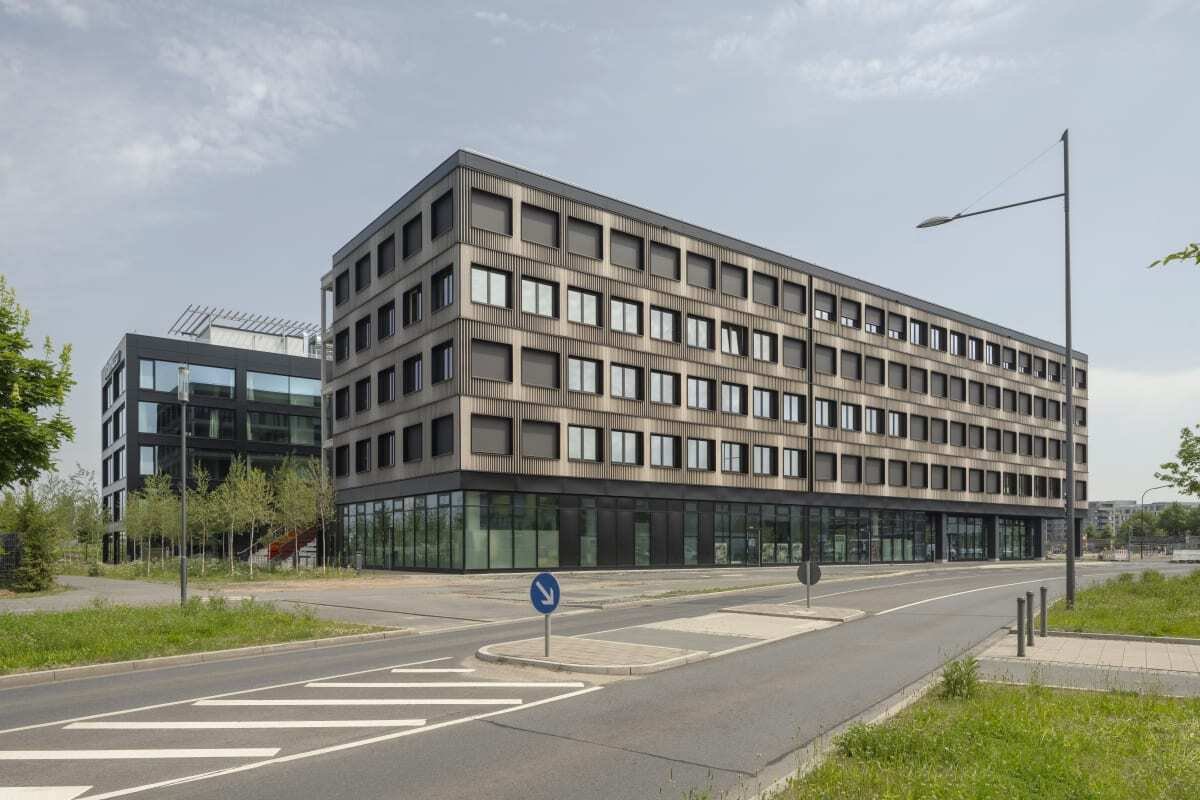 Nachhaltiger Büroneubau direkt am Main