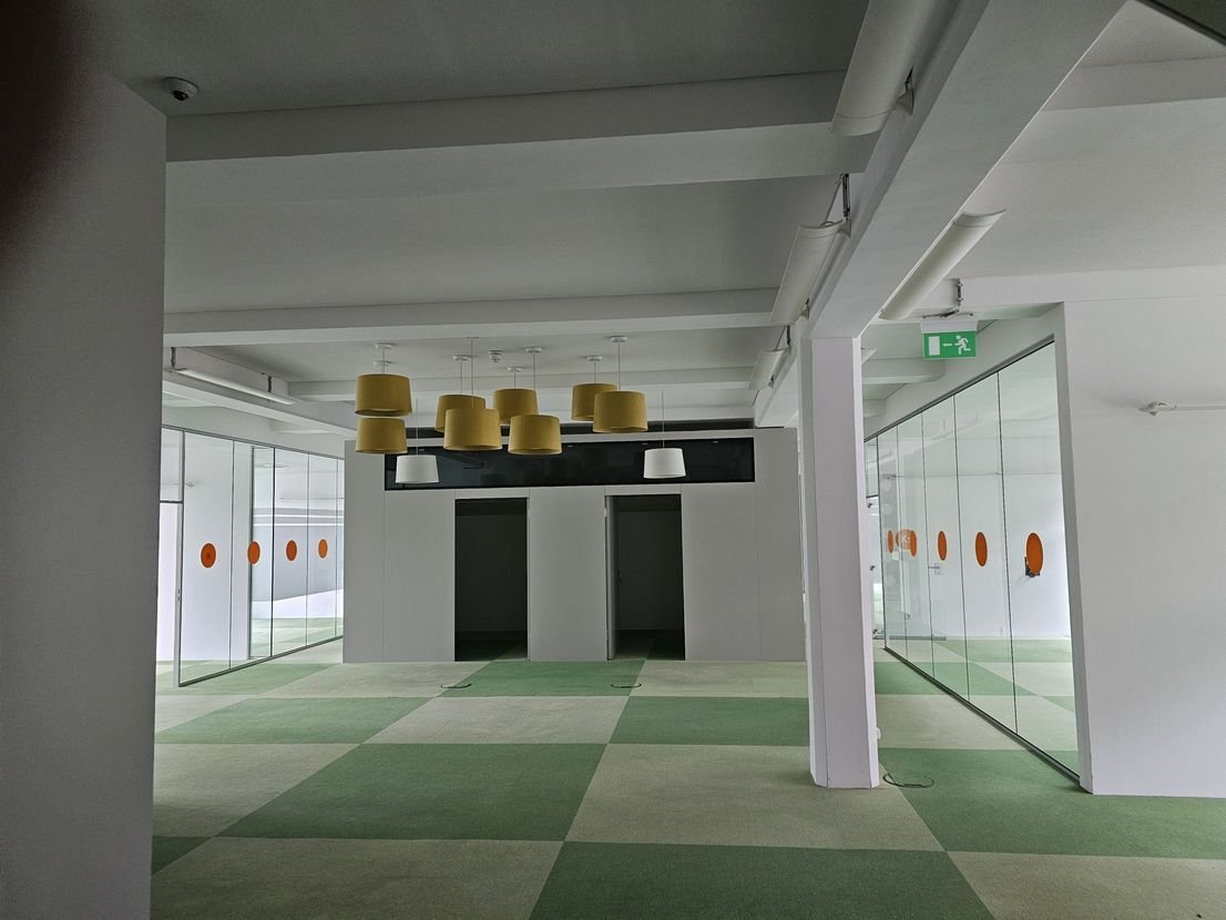 Moderne Bürofläche mit hochwertiger Ausstattung