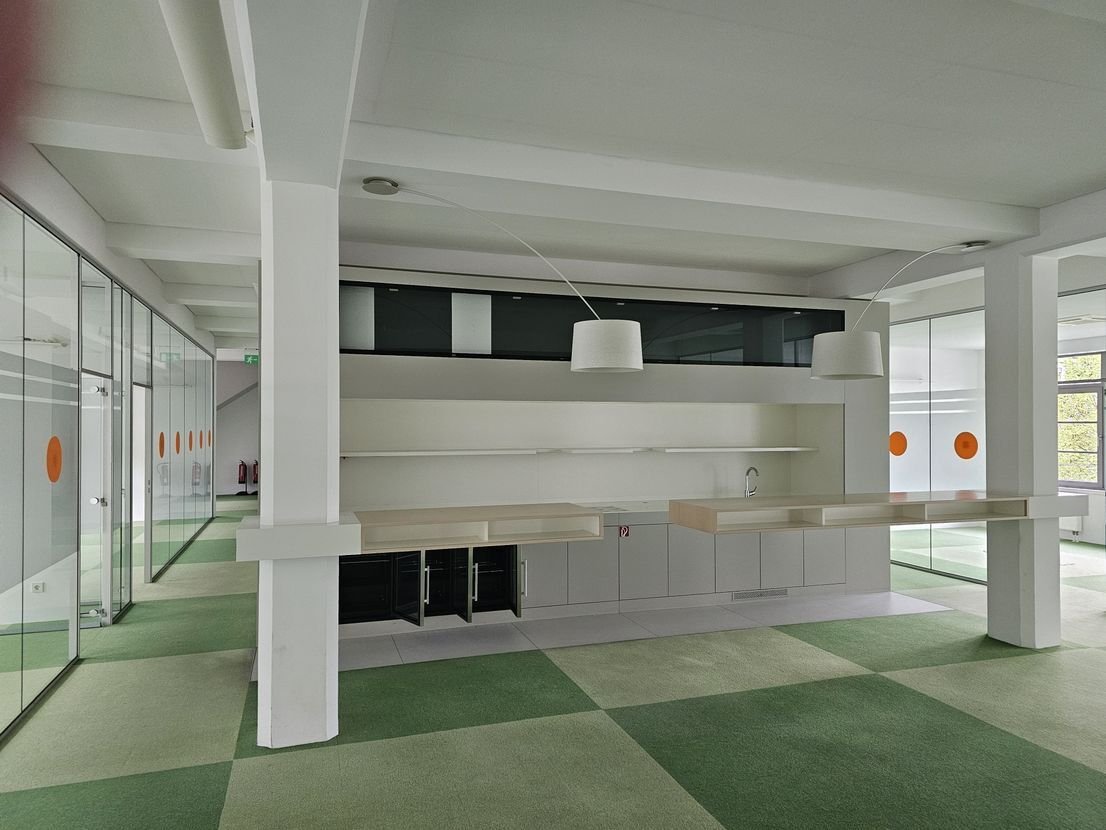 Moderne Bürofläche mit hochwertiger Ausstattung