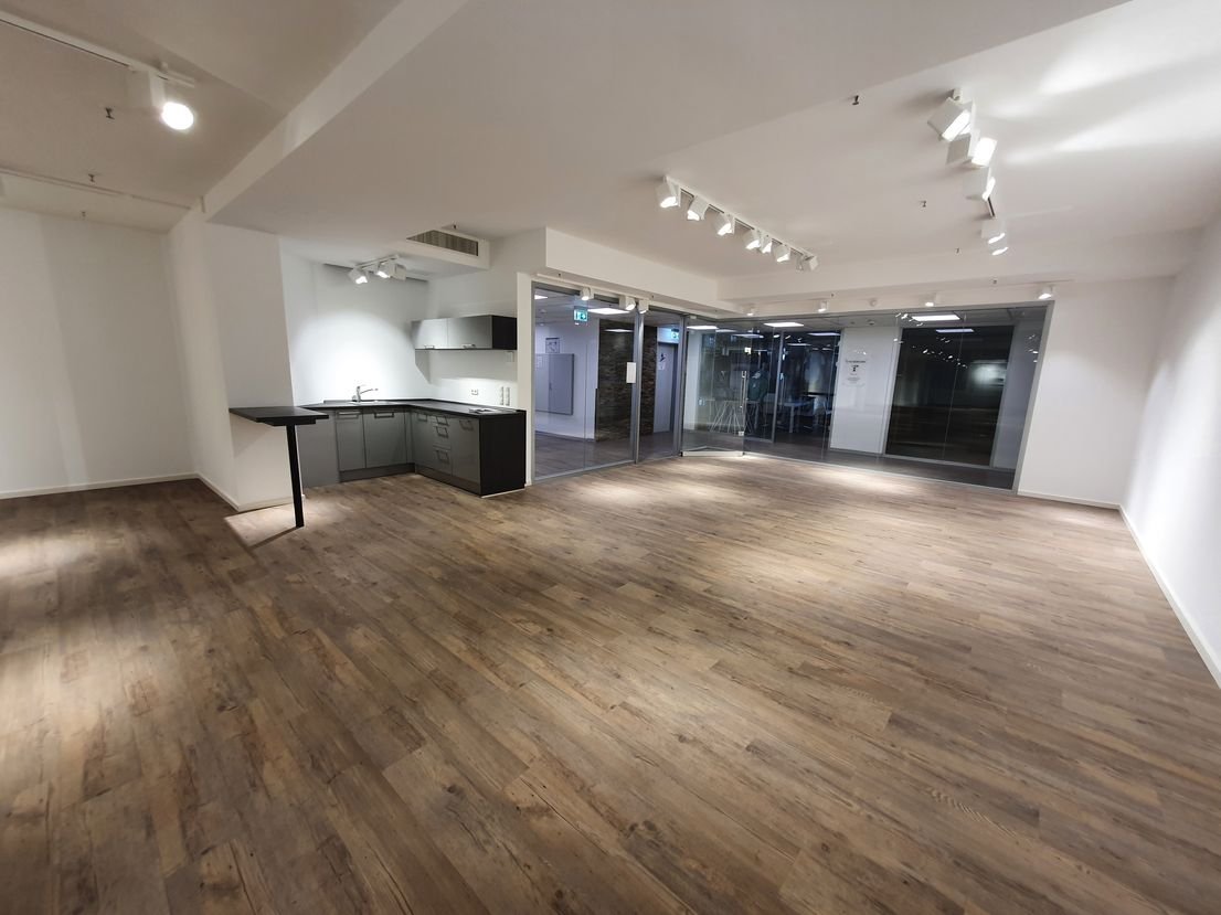 Moderne Büro- und Showroomflächen - Flexible Nutzungsmöglichkeiten und kurze Laufzeit
