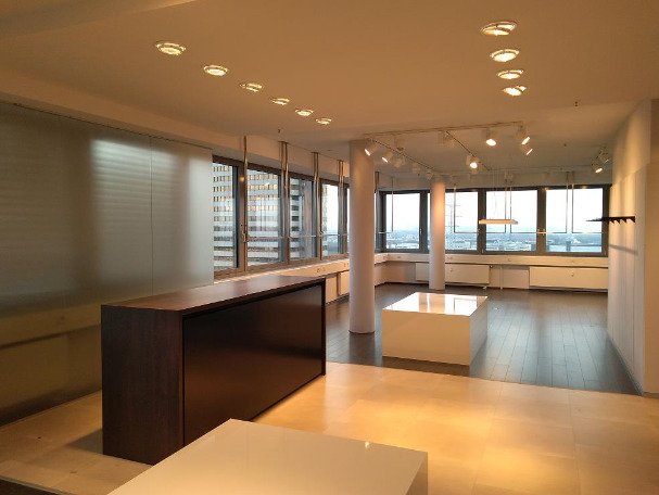 Moderne Büro- und Showroomflächen - Flexible Nutzungsmöglichkeiten und kurze Laufzeit