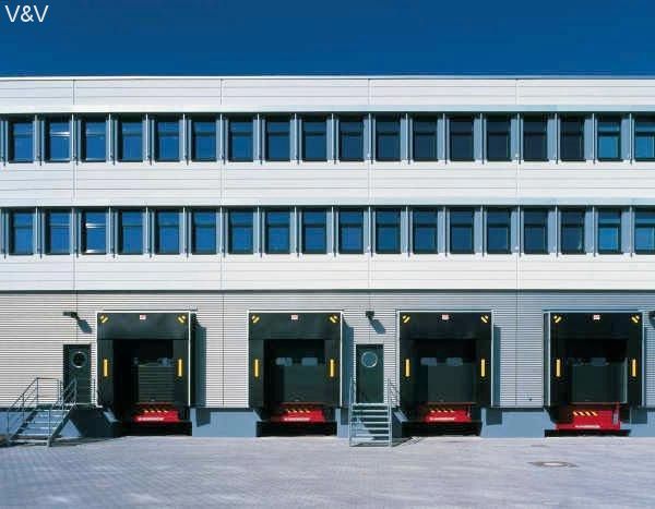 Modernes Logistikcenter in der Cargo City Süd