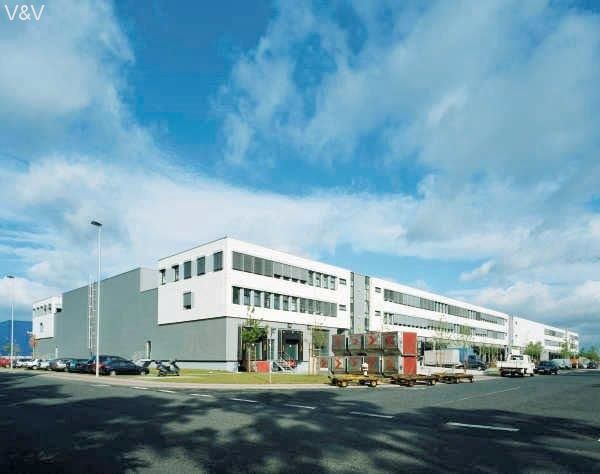 Modernes Logistikcenter in der Cargo City Süd