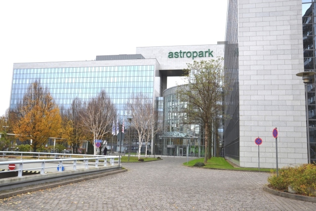 AstroPark Frankfurt - Moderner Bürokomplex am Eingang zur Bürostadt