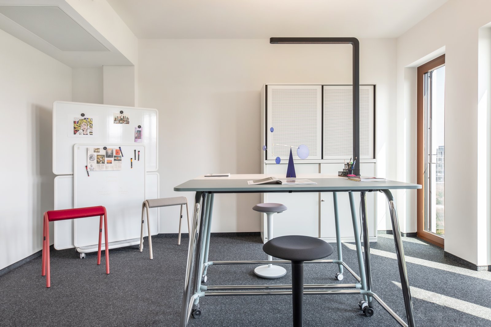 Flexibles Homeoffice mit intelligenter Raumaufteilung - Arbeiten zwischen Kreativität und Funktionalität Flexibles Homeoffice mit intelligenter Raumaufteilung - Arbeiten zwischen Kreativität und Funktionalität