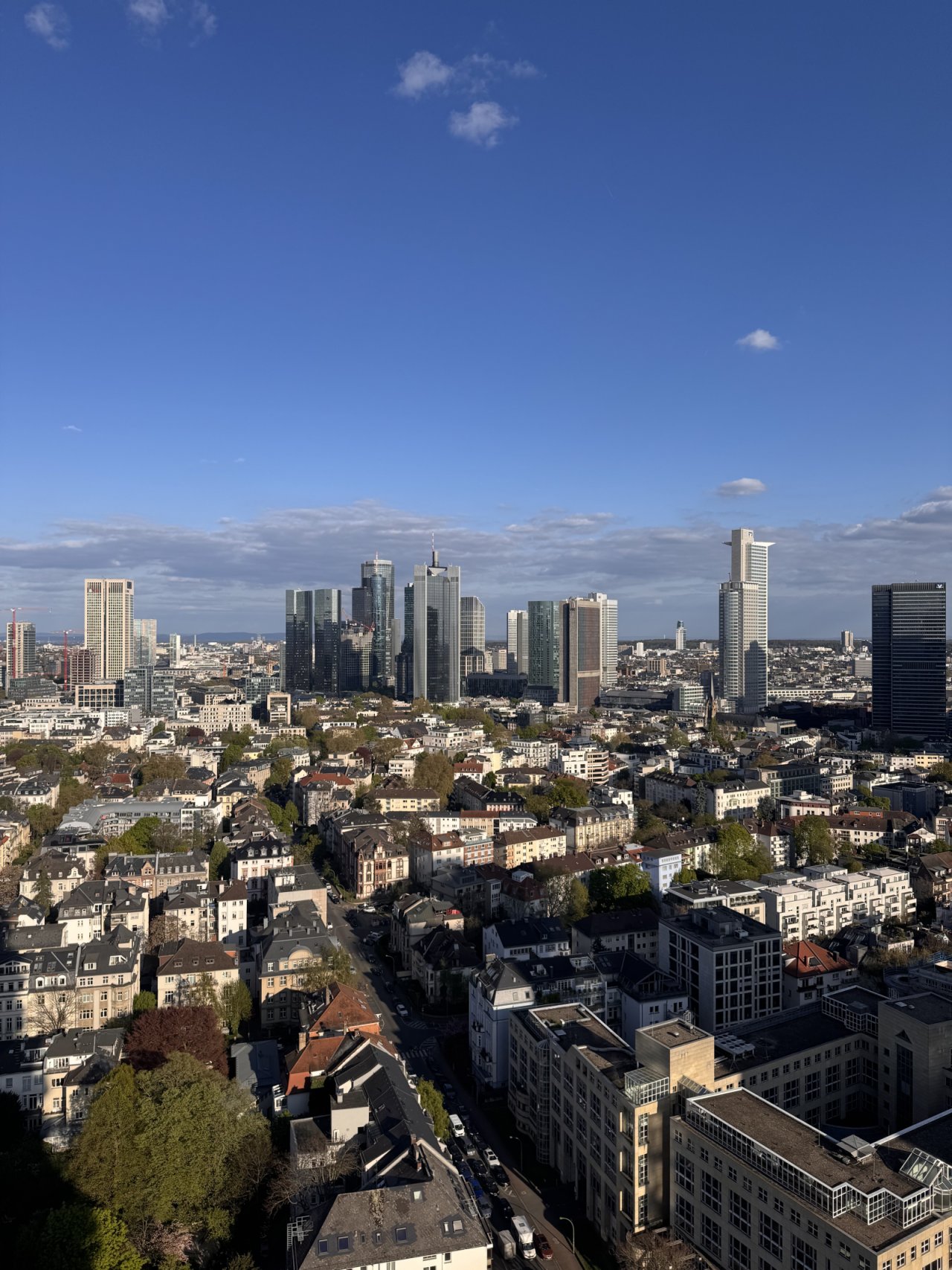 Fernblick über die gesamte Metropole – Unbegrenzter Ausblick auf die Stadt und ihre Skyline