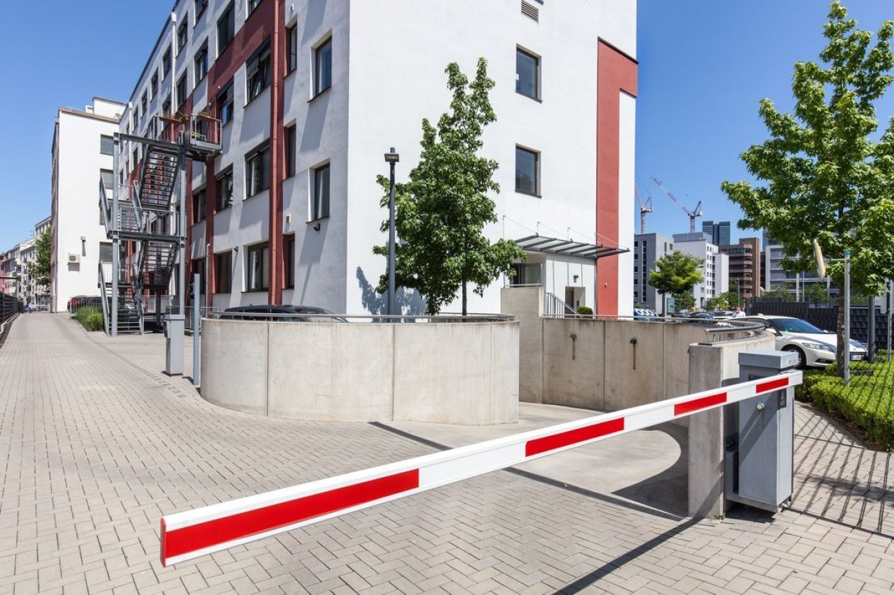 Zufahrt Parkplätze Zufahrt Parkplätze