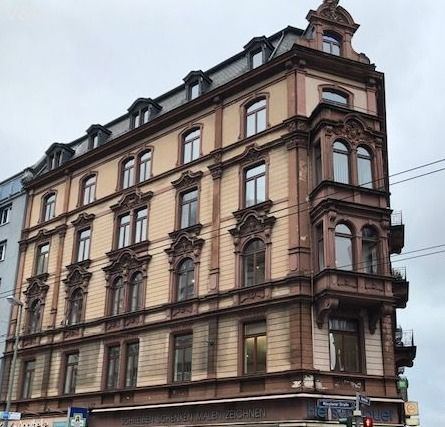 Frankfurt am Main: Repräsentativer Altbau im Bahnhofsviertel 