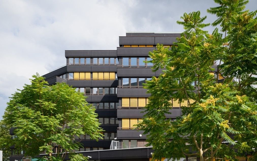 Modernisiertes Bürohaus im grünen Umfeld 