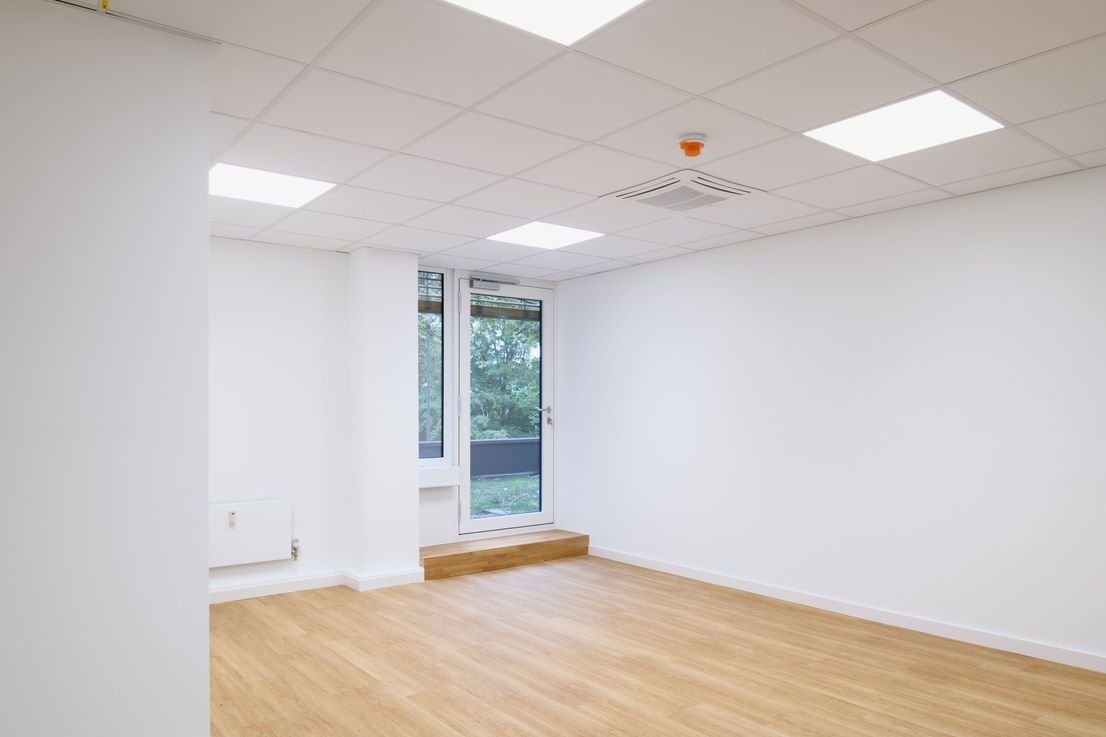 Modernisiertes Bürohaus im grünen Umfeld 