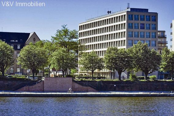 Arbeiten in direkter Mainlage