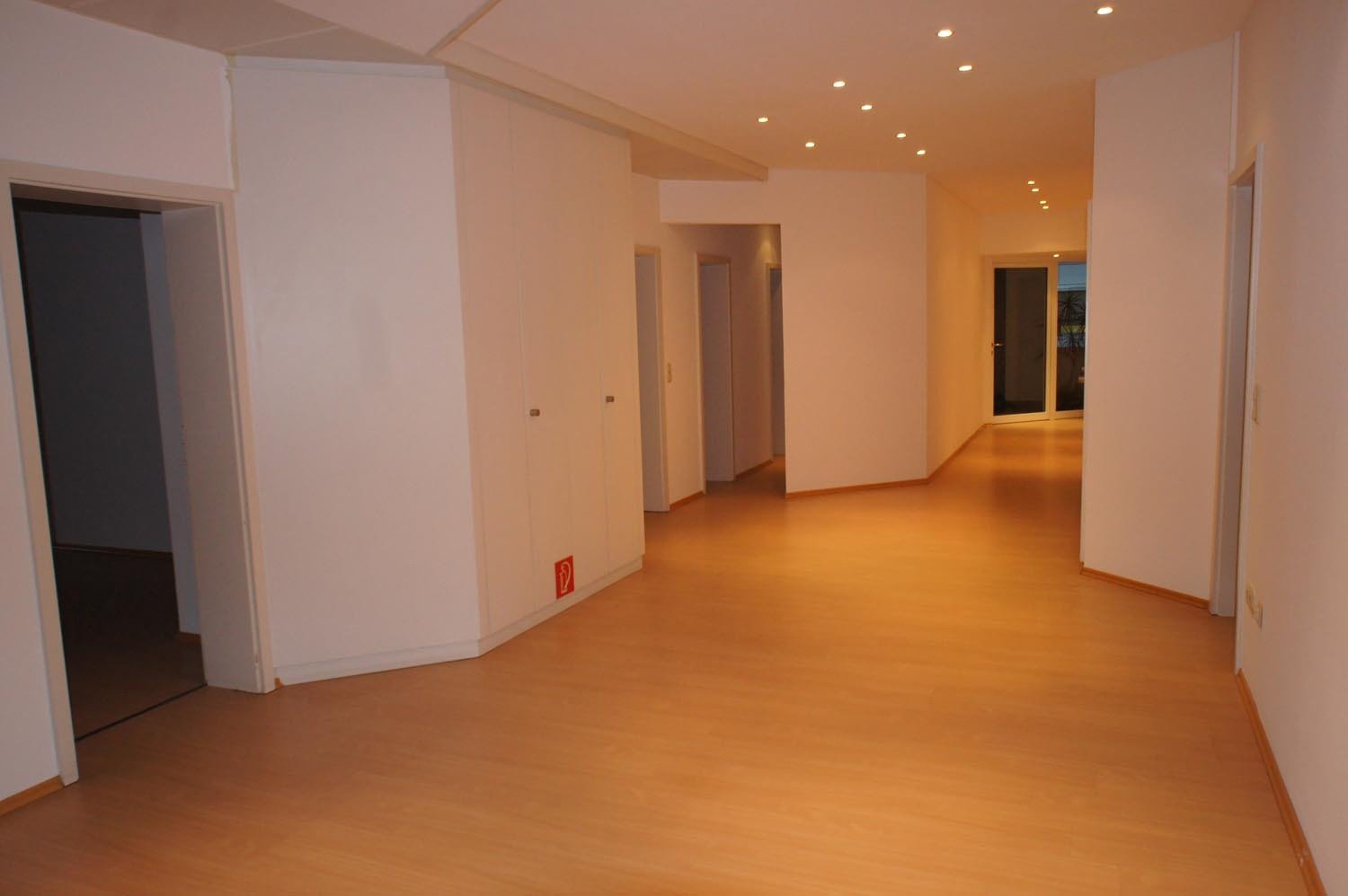 Büroflur 1.OG Büroflur 1.OG
