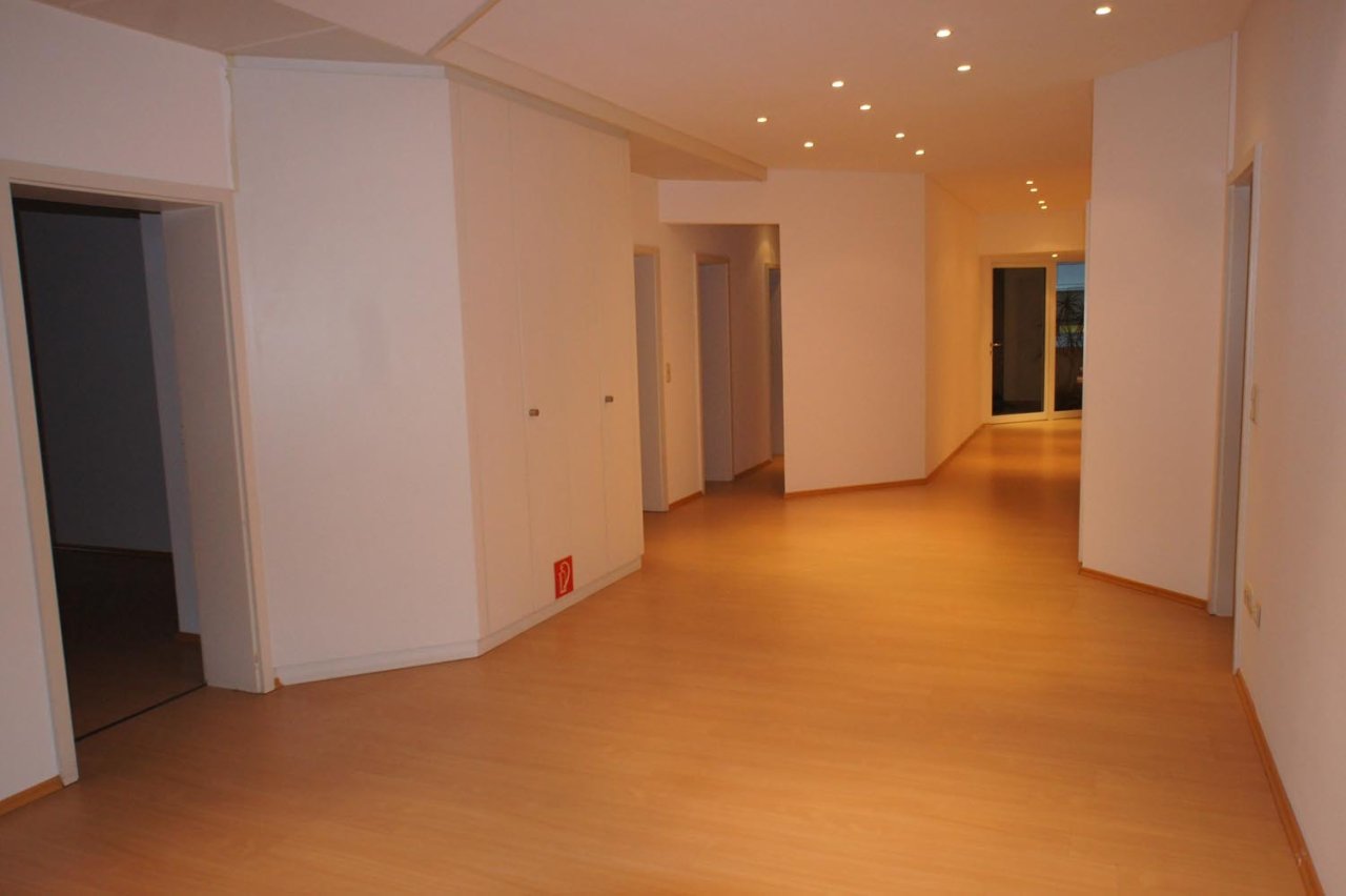 Büroflur 1.OG Büroflur 1.OG