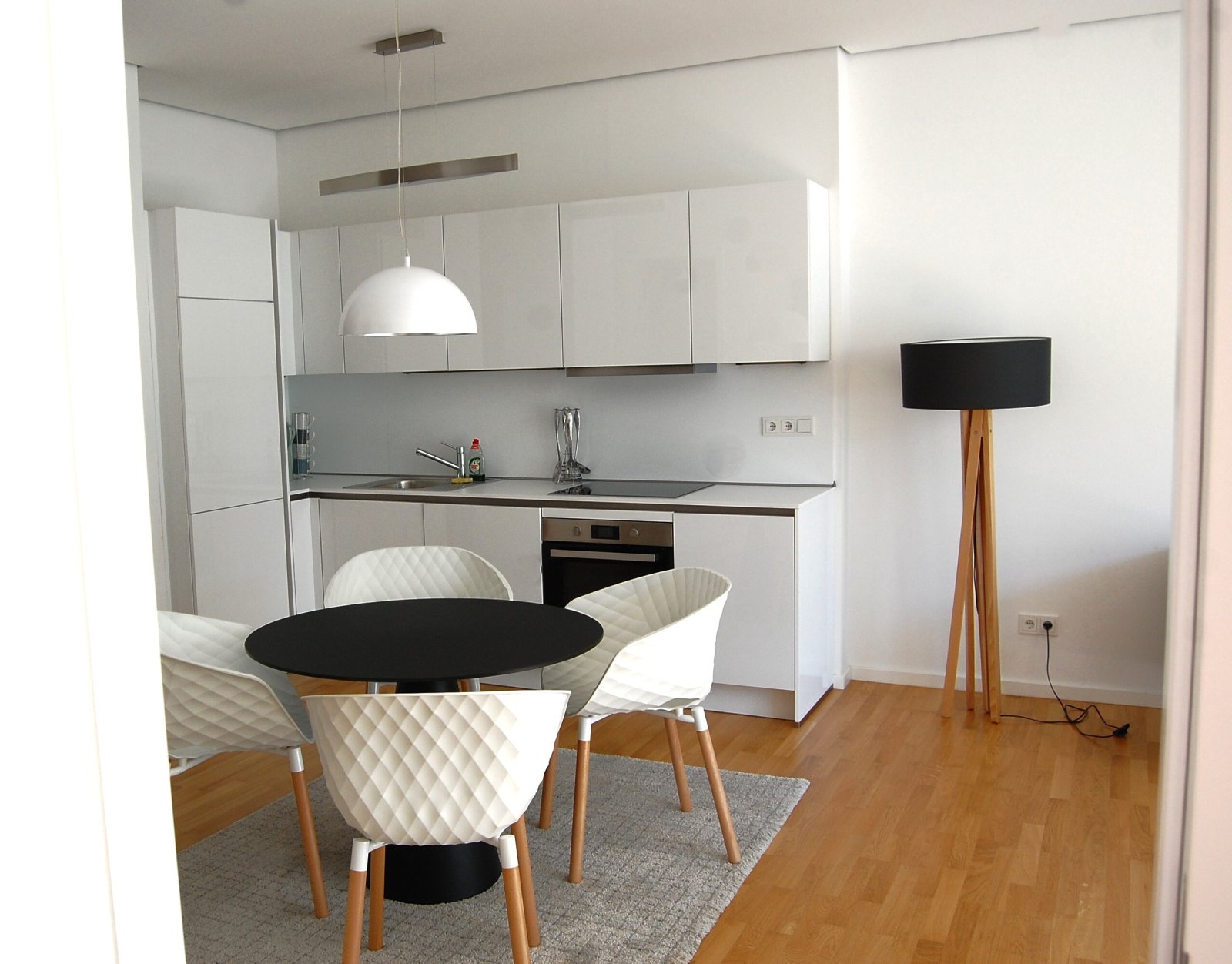 Modern fitted kitchen with smart layout - compact living at its finest! Modern fitted kitchen with smart layout - compact living at its finest!