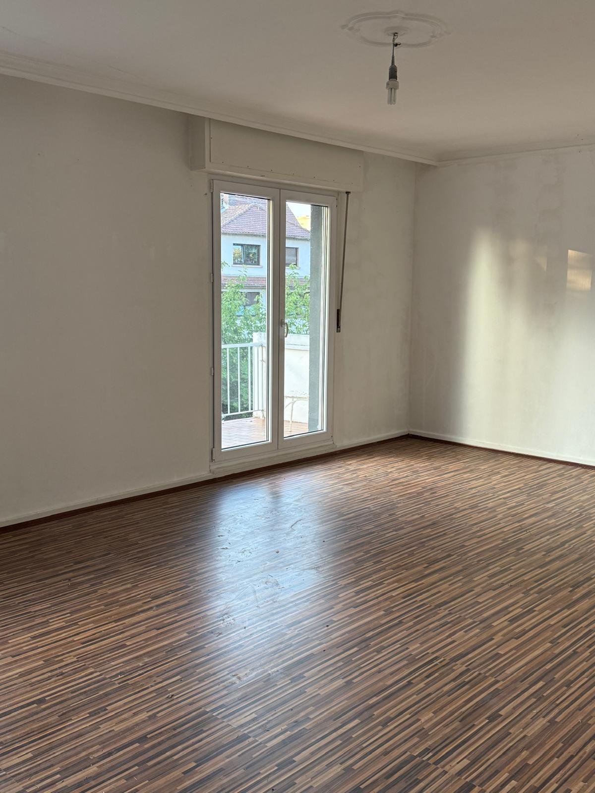 Bright room with balcony access - modern living at its finest! Bright room with balcony access - modern living at its finest!