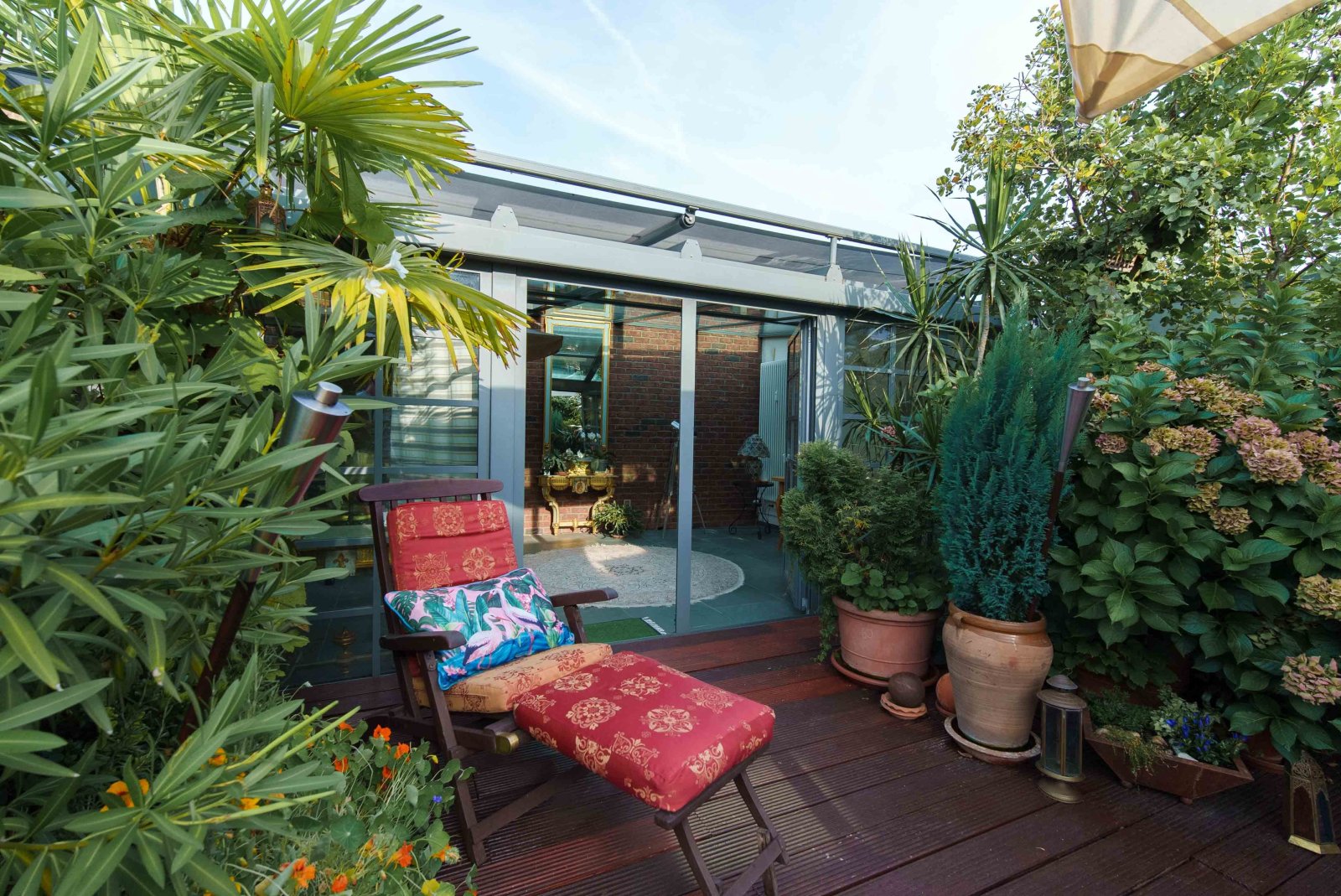 Exclusive winter garden paradise: light-filled glass architecture with tropical plants and private wellness oasis Exclusive winter garden paradise: light-filled glass architecture with tropical plants and private wellness oasis