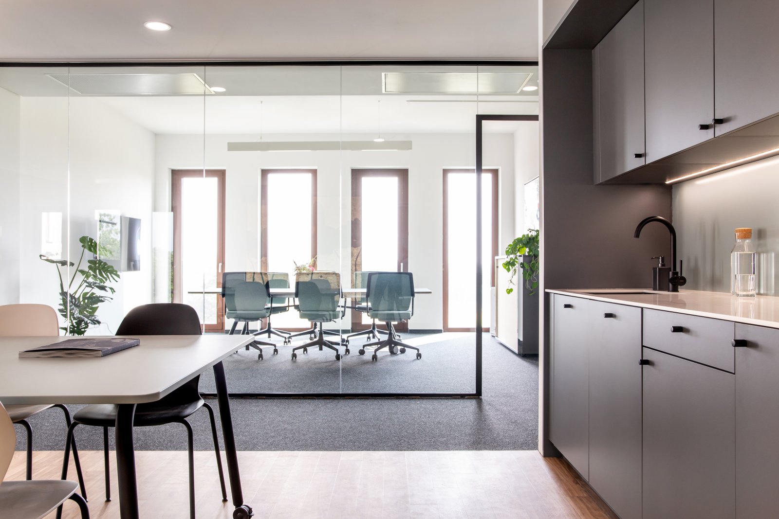 Bright workspace with flexible glass partition concept - Modern office unit with integrated kitchenette Bright workspace with flexible glass partition concept - Modern office unit with integrated kitchenette