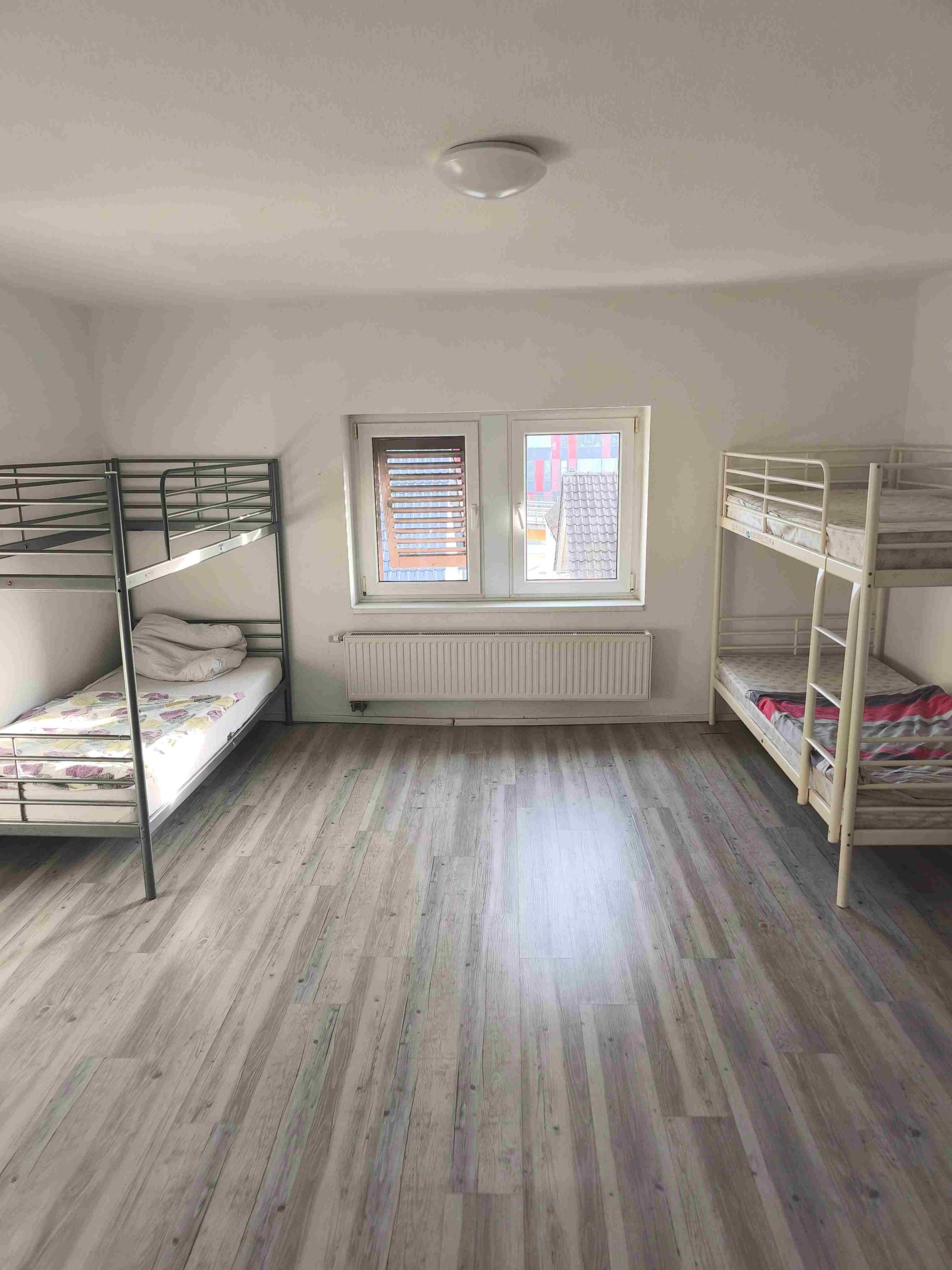 Spacious multi-bed room with optimal layout and bright wooden parquet – perfect for students or worker accommodations!