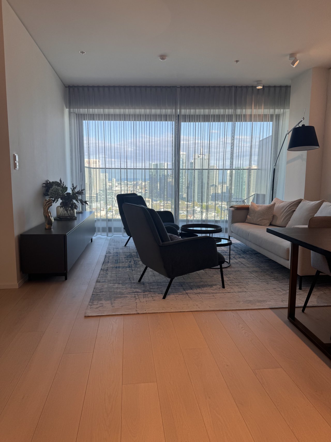 Living room with full-height glazing and unobstructed panoramic view