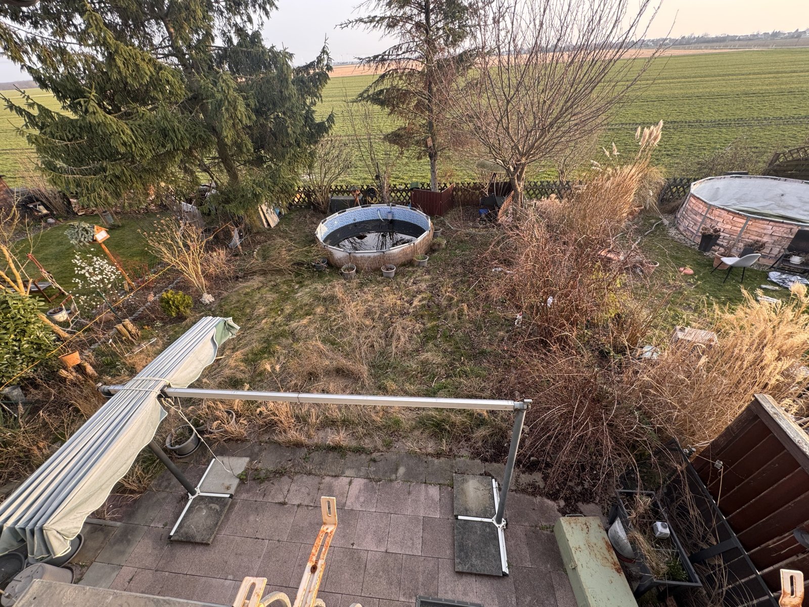 Terrace area with direct access to the natural garden property