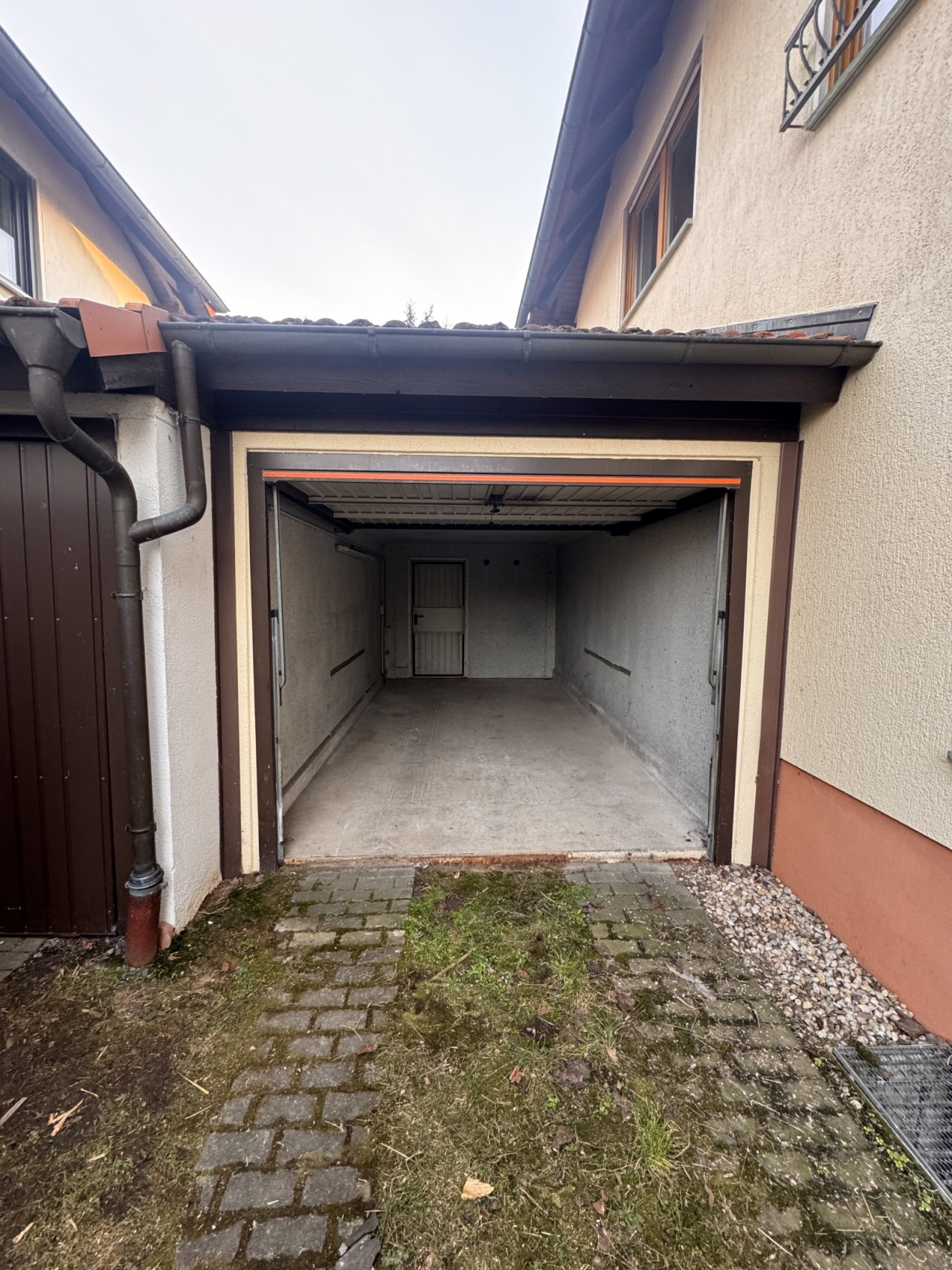 Functional garage with sufficient parking space and direct house entrance