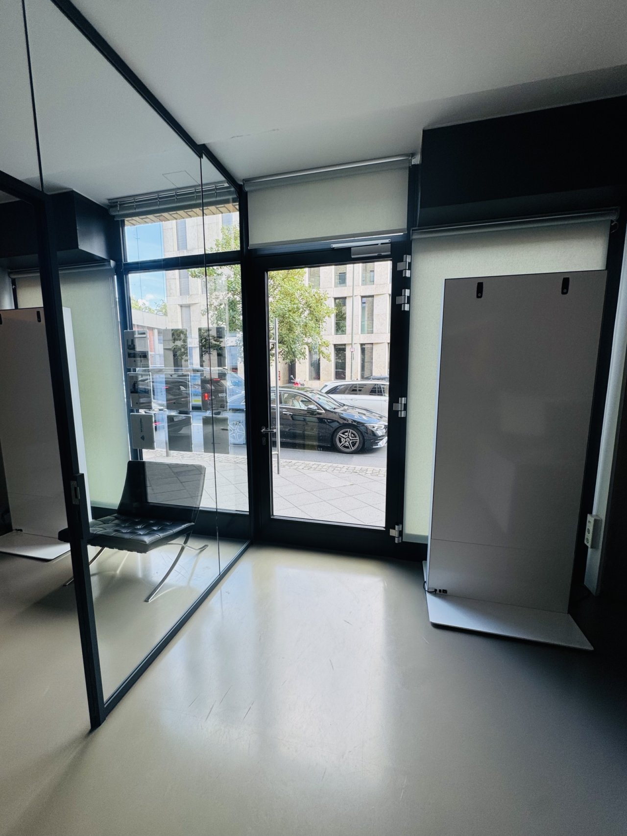 Bright entrance area with floor-to-ceiling glass fronts and direct street access